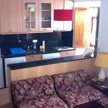 Spacious House + Balcony בית נופש
